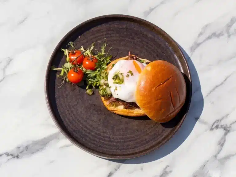 Smoky pulled beef burger